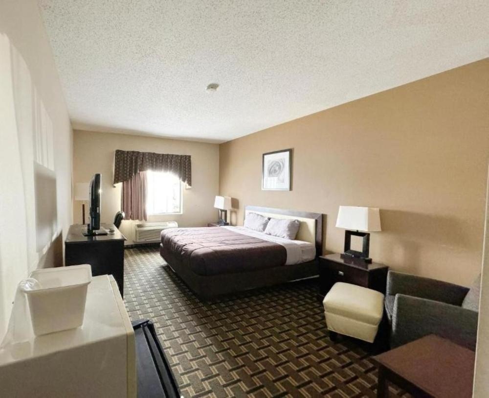 FairBridge Inn & Suites Batavia-Darien Amusement Park Image 25